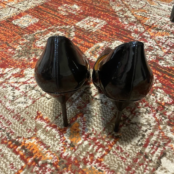 Manolo Blahnik BB Patent Black Pointed Toe Pumps - Picture 4 of 8